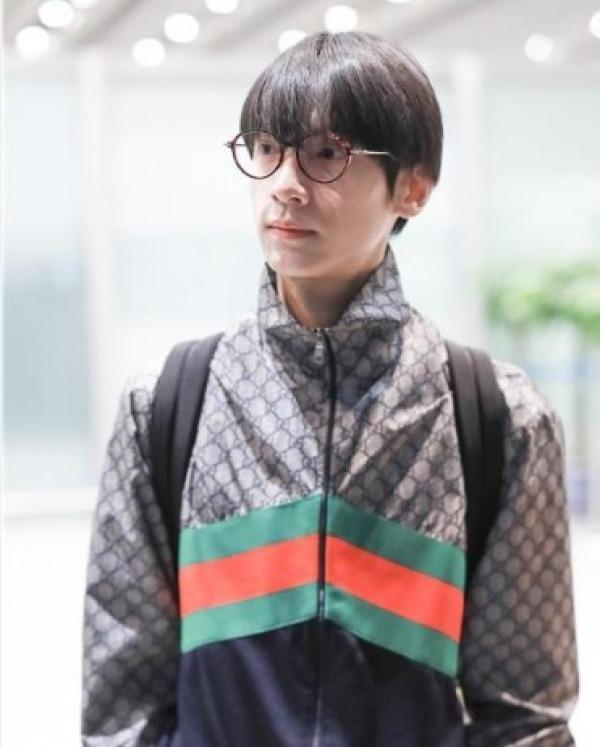 原创31岁罗云熙素颜亮相,状态不佳眼袋重,网友:颜值被高估了