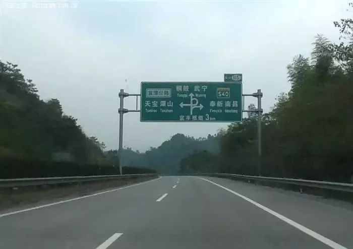 武吉南段3,k2741 000-k2742 000公里处(上高境内,往湖北方向),因2017