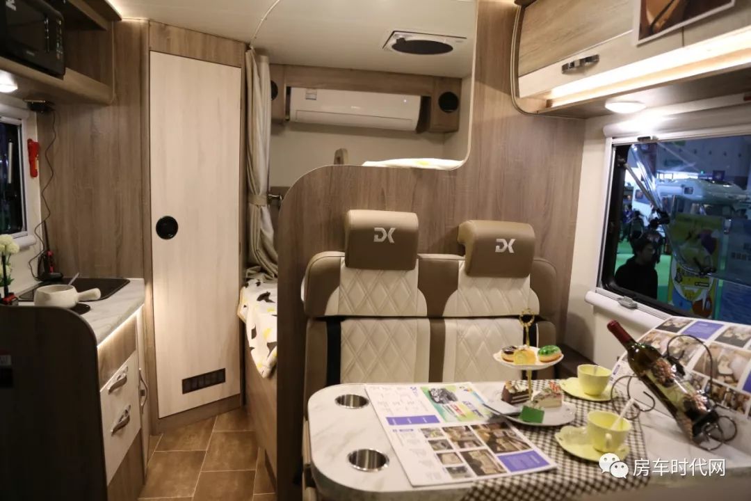 这辆时尚的德兴大白熊,依然是你可以信赖的旅行伙伴_房车