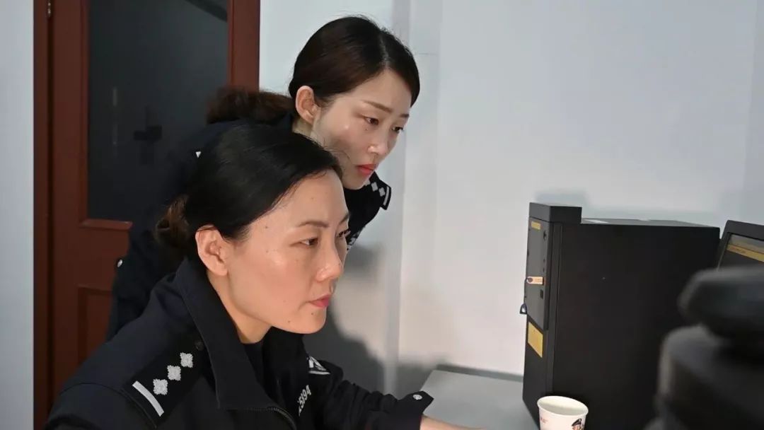 百佳标兵女警长最简单的理由