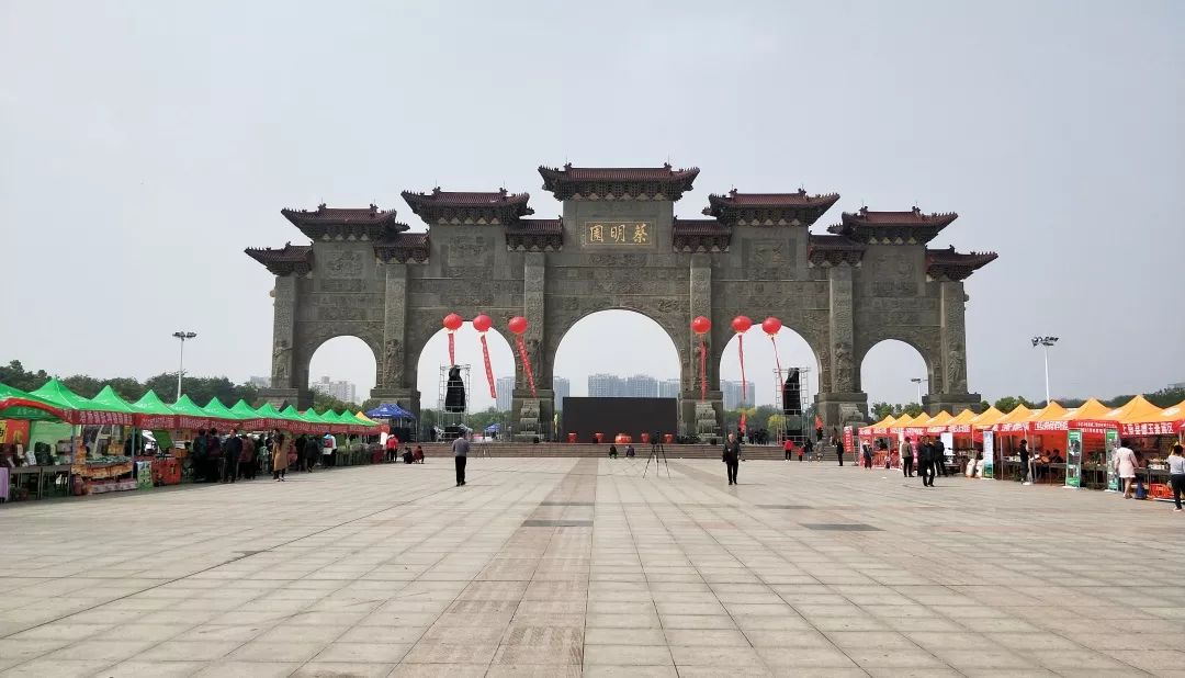 蔡明园广场办盛会,巨型一号来助阵!