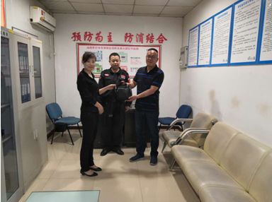 世纪金花好人好事正能量