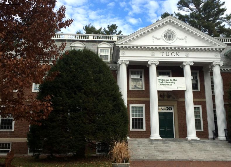 美国大学商学院哪家强25大商学院年收入和平均花费差距真的大