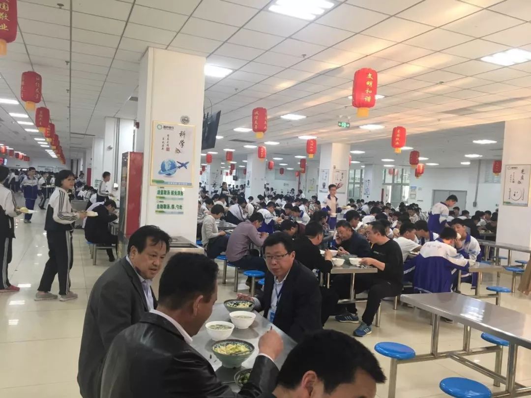 保障校园食品安全|郓城一中落实陪餐制度,守护学生食品安全