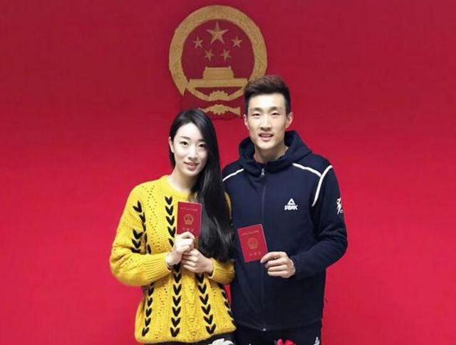 排坛的"神仙眷侣"并不在少数,除了季道帅与刘芮华这两位新人,天津女排
