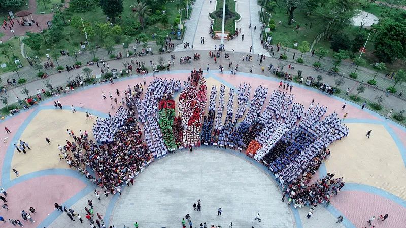 视频丨潮安人民公园4000人齐唱《国歌》,来看你上镜了吗?