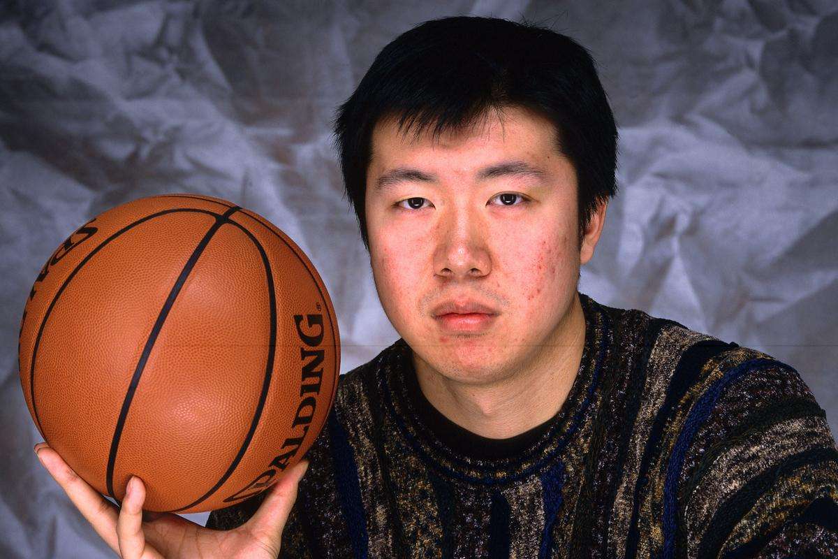 原创王治郅周蕾低调结婚女方小他13岁曾用爱的誓言写满结婚照