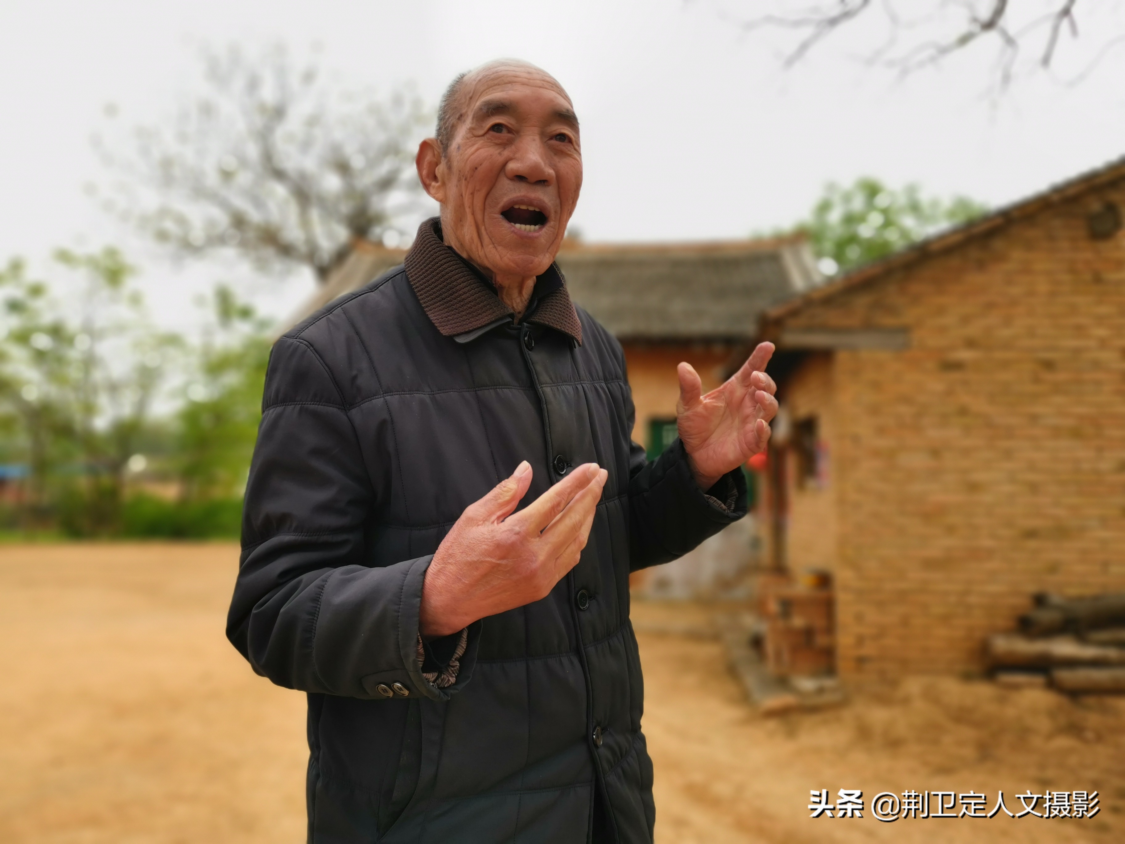 突如其來一場暴雨灌進地坑院,看85歲山西農村老人生活成啥樣