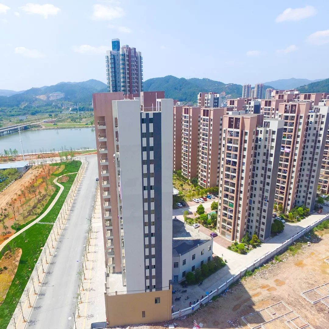 会昌体育馆清溪乡盘古嶂正在建设的新人民医院大楼三馆一中心月亮湾