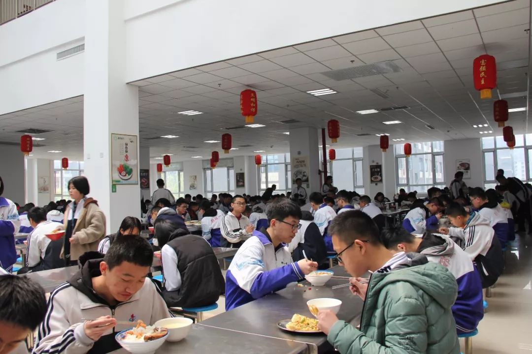 保障校园食品安全|郓城一中落实陪餐制度,守护学生食品安全
