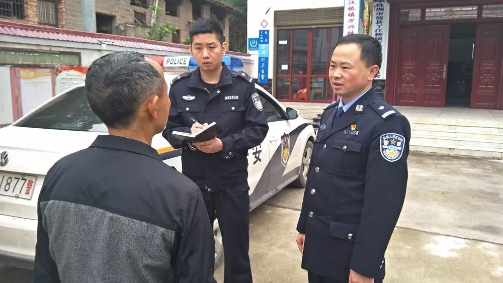 非法开采为由威胁,要求受害人按每立方两元的价格向自己支付"保护费"