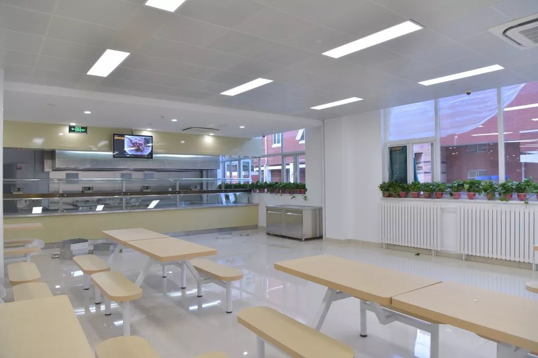 凝心聚力,共破时艰——人大附中食堂改造工程顺利完工,圆满开餐