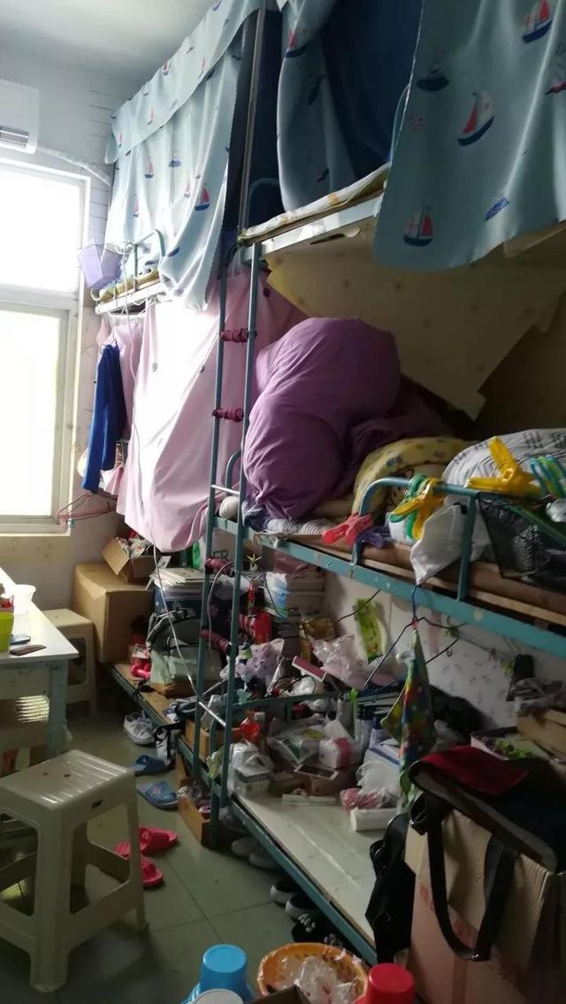 江西高校一间寝室住28人网友比我们宿舍好多了只有更惨