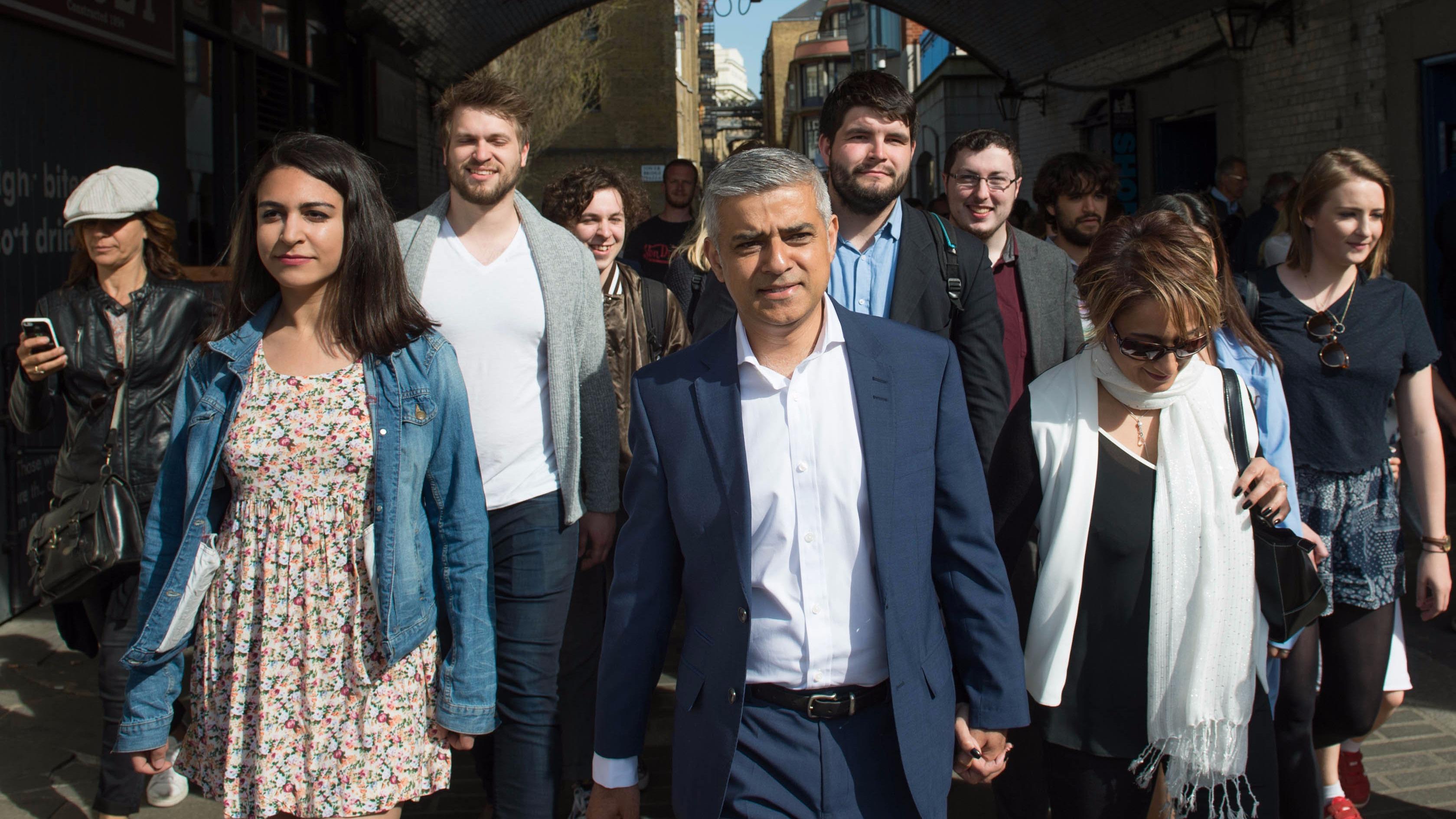 伦敦穆斯林市长的支持率跌至负数,他做错了什么?_萨迪克·汗