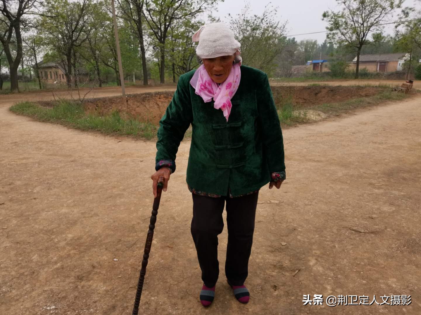 突如其来一场暴雨灌进地坑院,看85岁山西农村老人生活成啥样