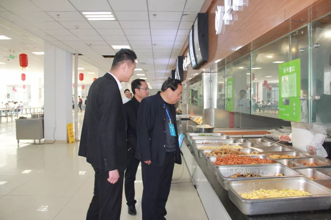 保障校园食品安全|郓城一中落实陪餐制度,守护学生食品安全