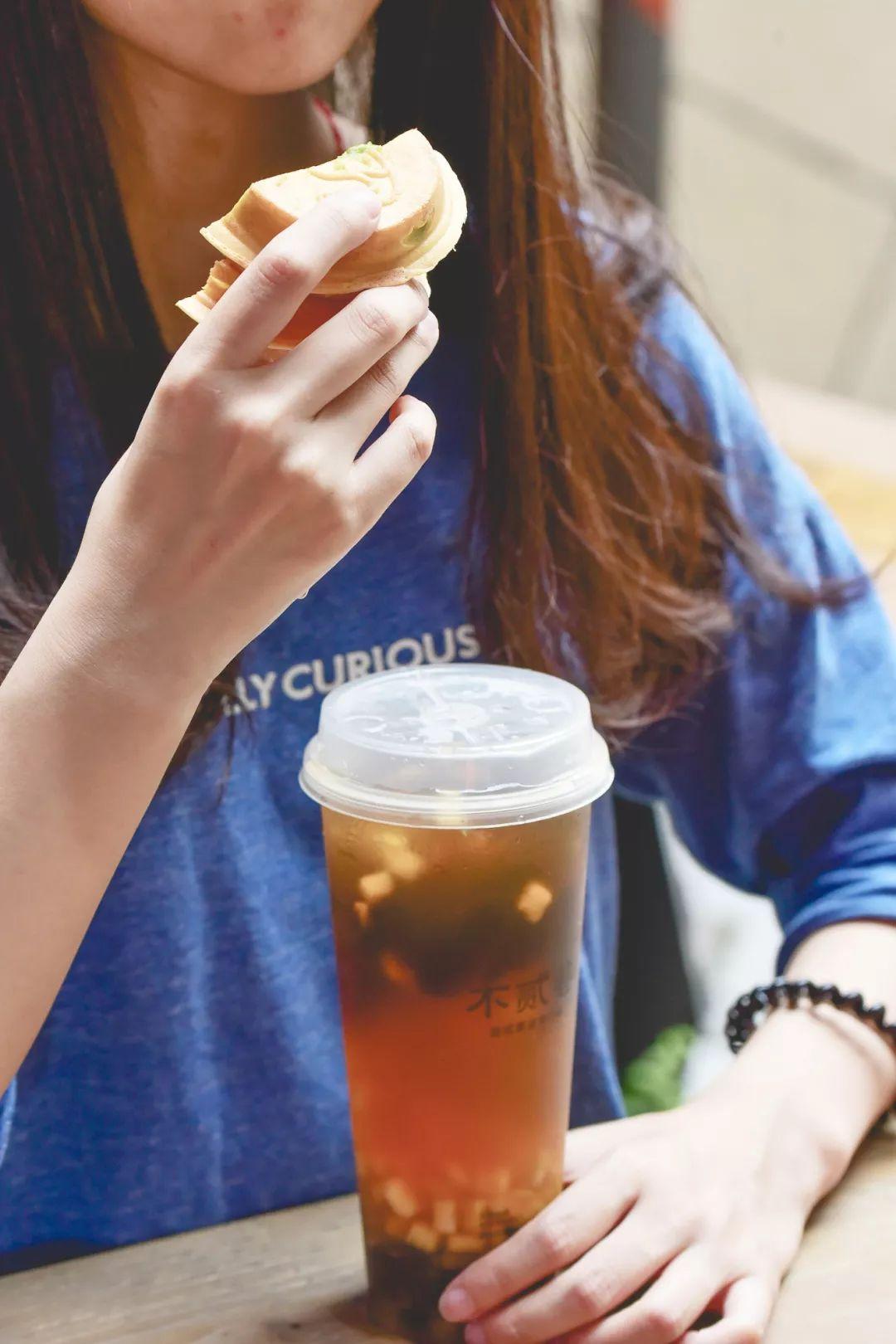只卖31天の 表白茶足足700cc半杯都是料还是黑色的
