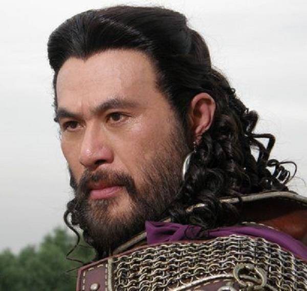 "礼"多人不怪,安禄山为升官而行贿