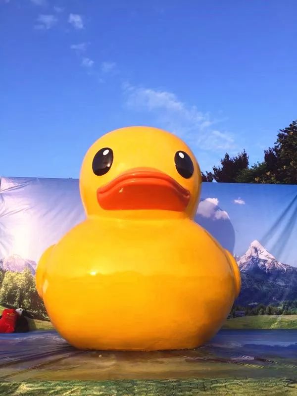 汉中首届"巨型大黄鸭及梦幻迪士尼乐园"五一火热进行中