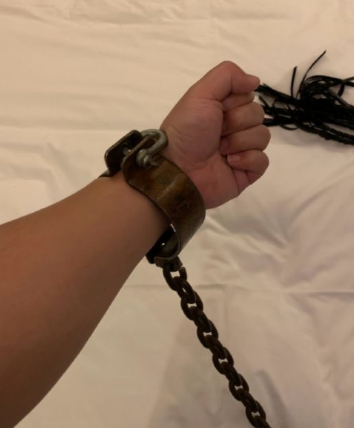 手铐?皮鞭?