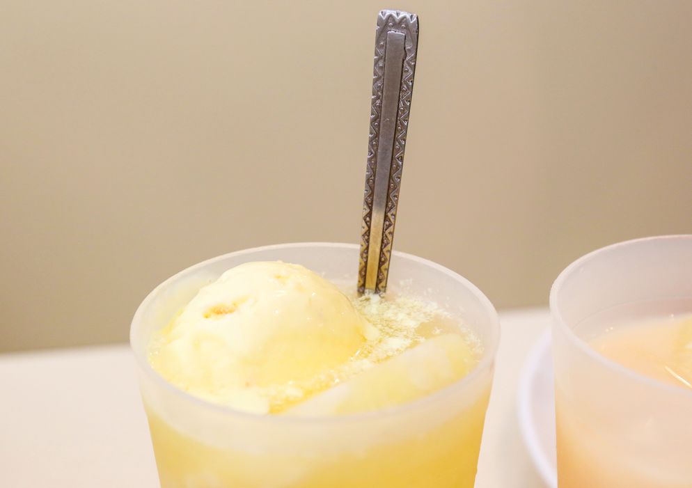 港式冰室里很受欢迎的菠萝冰,冰凉酸甜,什么油腻都能解了喝完之后,你