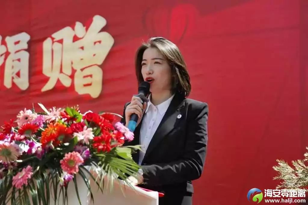 薛晓梅女士首先对集团对金水湾公馆物业工作的大力支持