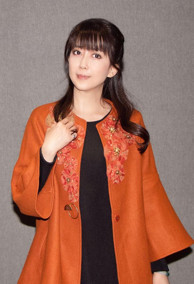 50岁孟庭苇近照曝光 身材依旧脸却瘦成了这样?