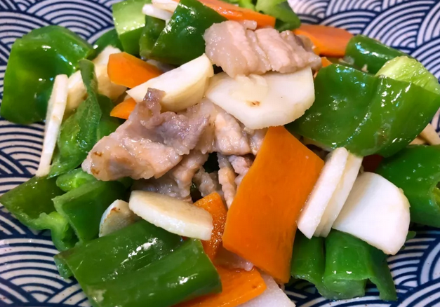 大叔家的福建菜马蹄笋炒肉片口感清爽脆嫩可口家人喜欢