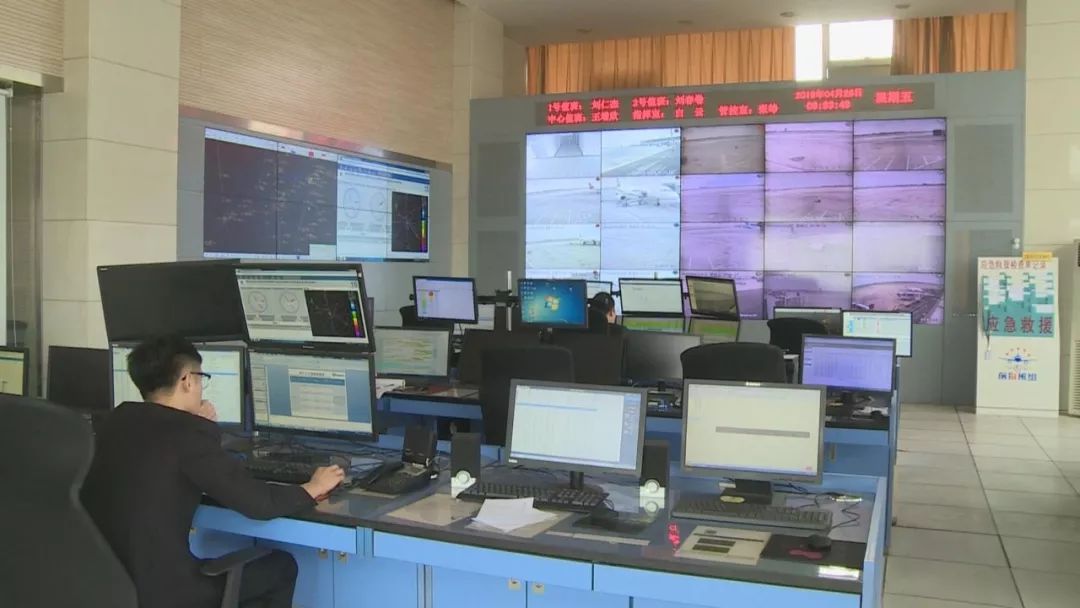 致敬劳动者机场现场指挥调度员马学礼航班能顺利起飞是我的骄傲