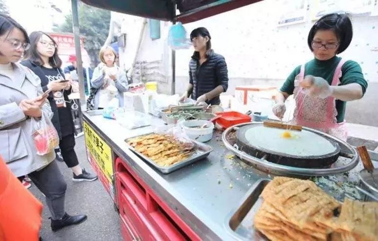 三月才开业却已经成为三职学生必买的早餐店