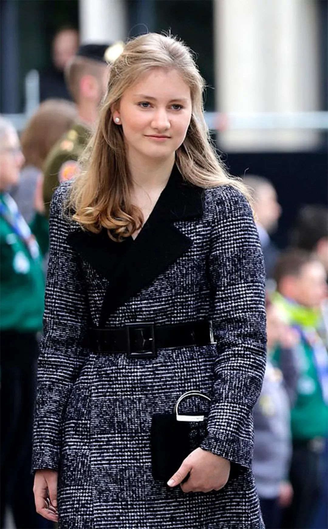 王室齐聚卢森堡,69岁安妮公主造型大气,比利时未来女王好清纯