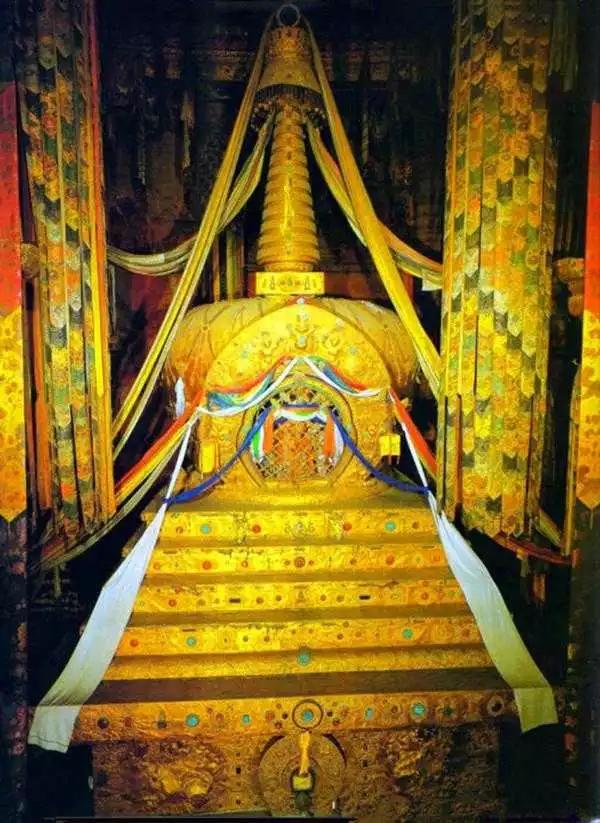 严禁拍照的布达拉宫内部流传出来珍藏照竟有37吨黄金宝贝图