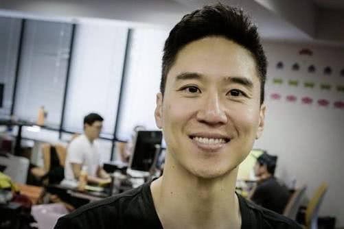 中国电子竞技界的鼻祖,拳头用英雄名字致敬,他却有点不高兴!_方镛钦