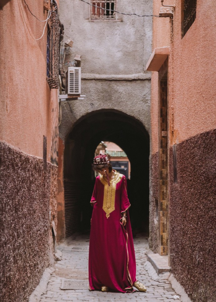 王子文在摩洛哥穿戴当地服饰,连首饰都那么特别,尽显异域风情!