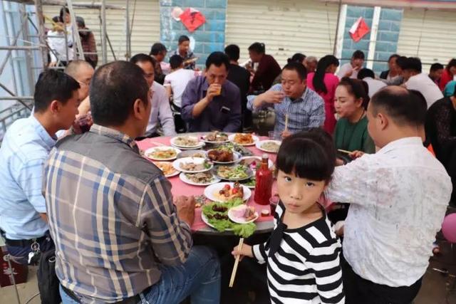 原创在老家农村吃酒席,有一个怪现象,我是真的看不惯!