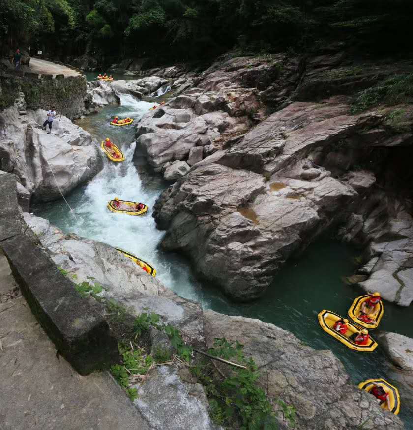 漂流之星南昆山川龙峡喜迎五一正式开漂跟着漂流君一起与浪共舞吧