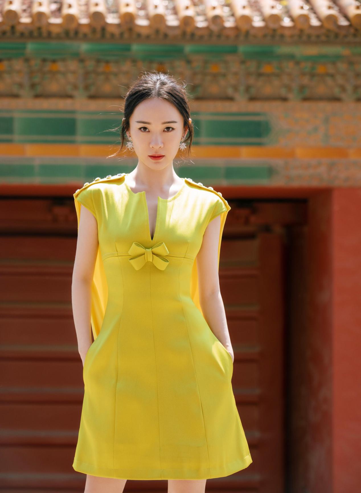 霍思燕粉嫩穿搭满是青春少女感难怪嗯哼和杜江都把她宠成公主