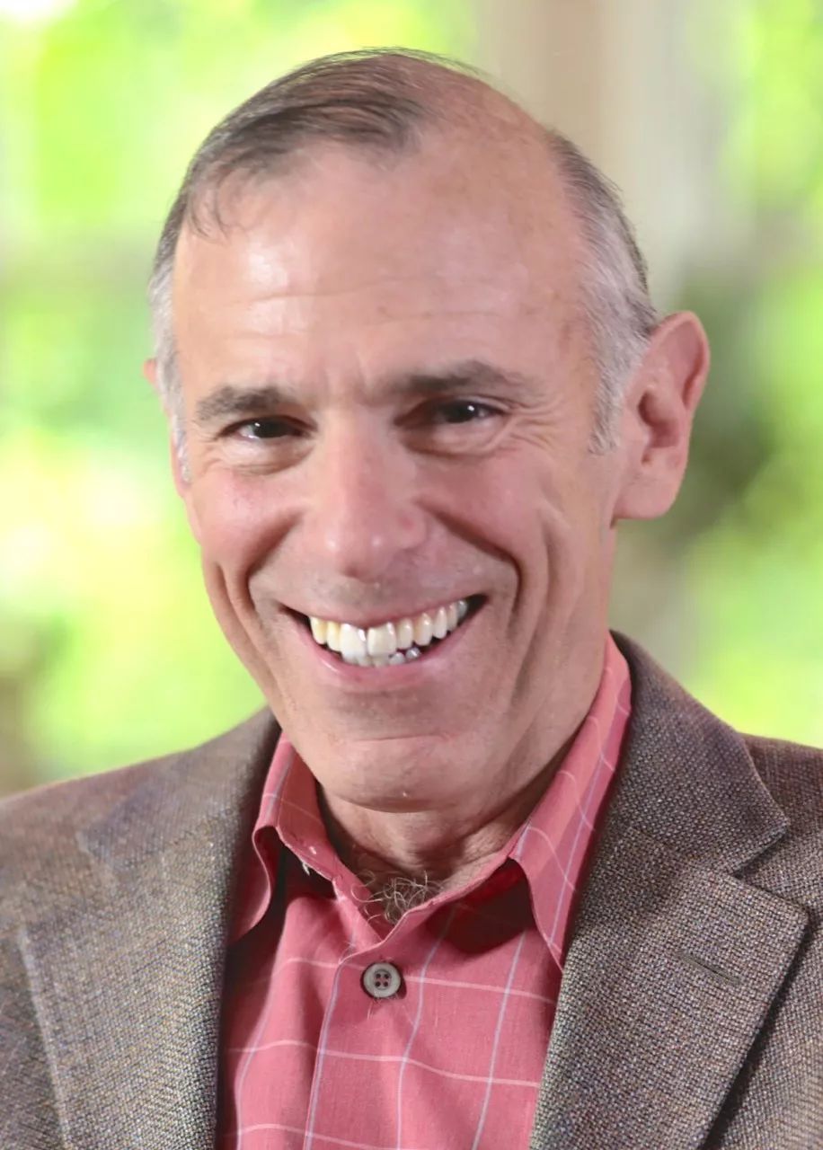 哈佛大学教育学博士托尼·瓦格纳 (tony wagner)致力于揭示21世纪所需