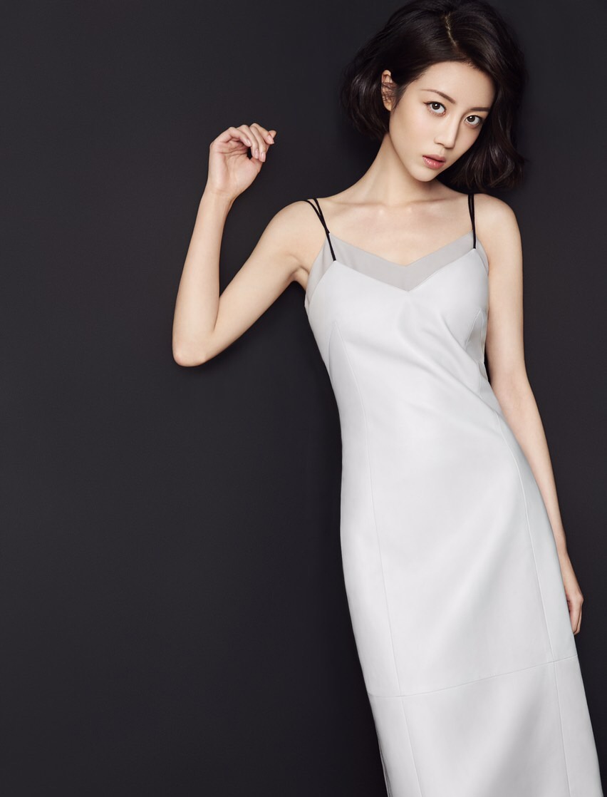 她的前任老板是杨幂,穿卫衣配9分牛仔裤,俏皮灵动好像初中生_李溪芮