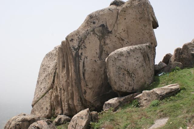 南阳一景区石头众多景色漂亮南阳市出发一天就能打个来回