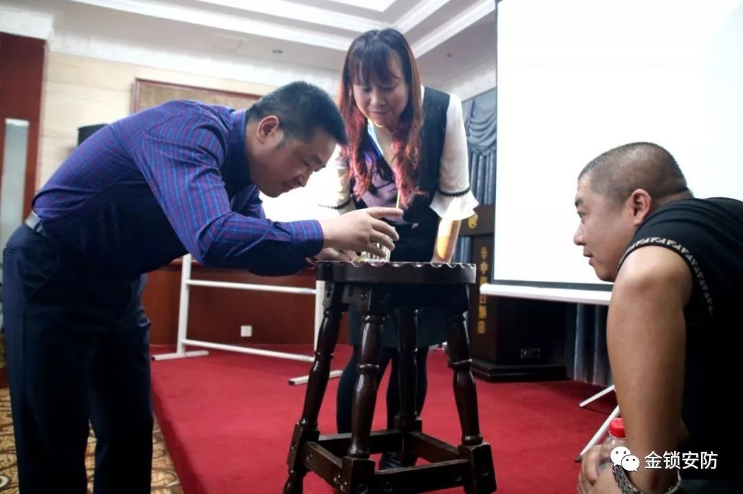 金锁安防"激发团队正能量凝聚力与感恩"培训会议圆满结束_回形针