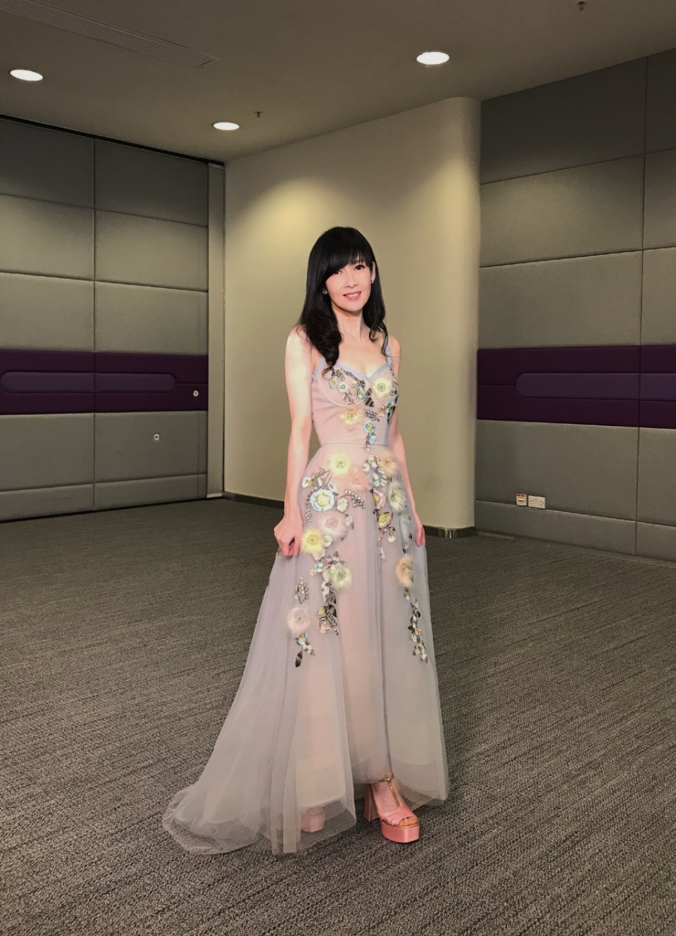 冻龄少女,52岁周慧敏