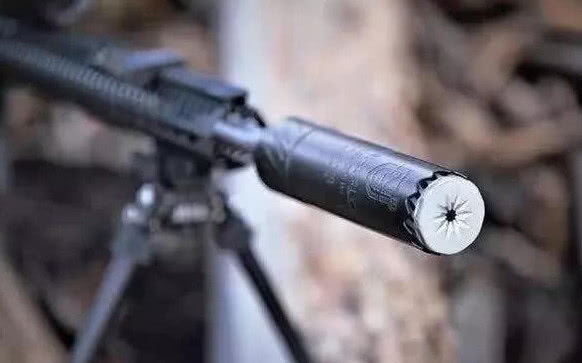 枪械射击的后坐力,提高射击的精准度,但是在现实中,这种枪口配件的是