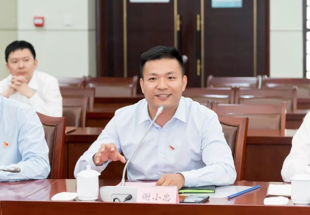 青年企业家代表金华市美晨商贸有限公司总经理 谢小忠用"工匠精神"