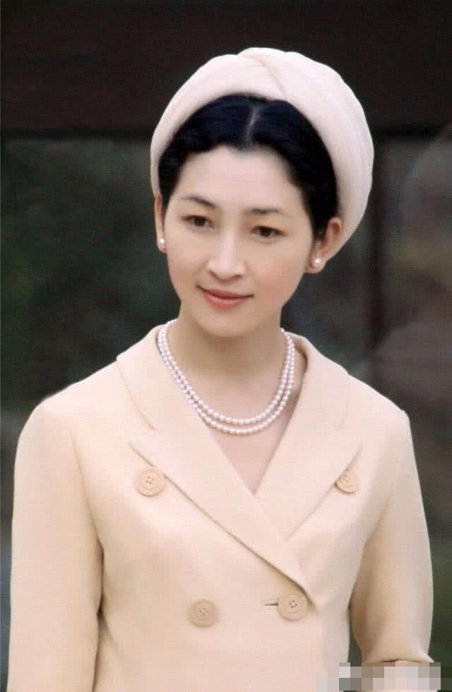 日本新皇后才华出众她婆婆前代皇后美智子年轻时盛世美颜如芙蓉