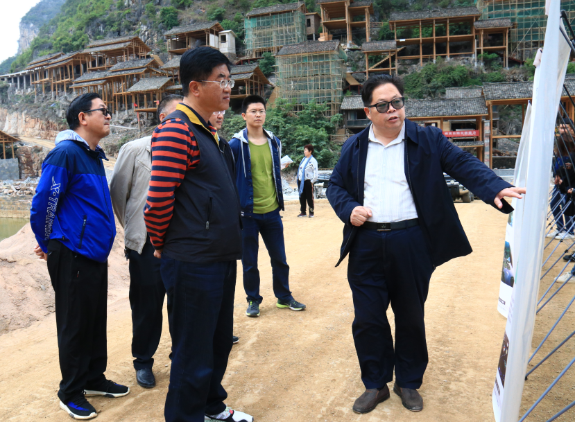 贵州省委常委,宣传部部长慕德贵一行到天下布依景区项目视察