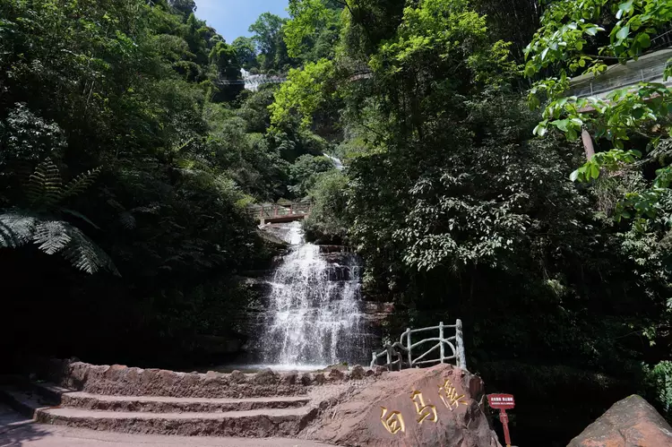 赤水白马溪让你玩到不想回家,滑索,滑水,玻璃栈道,踩玉石