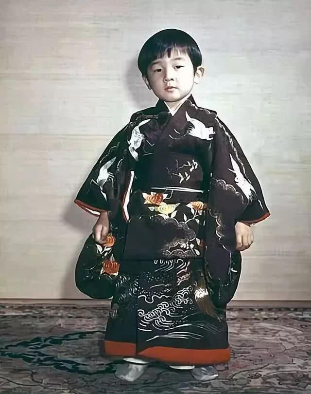 日本新天皇德仁是怎样的人学霸宠妻狂魔非传统