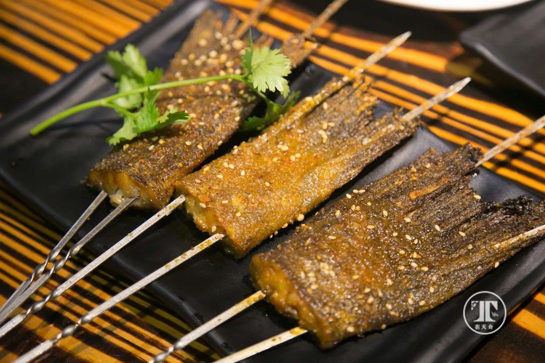 抖音10w 网红「高压锅生蚝」来了,撸串 烤肉,这