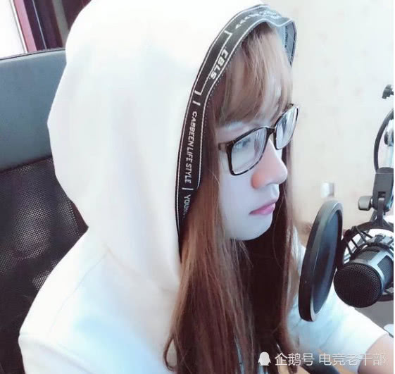 左手狙神陈子豪因cf闻名如今直播只能吃鸡网友说出他的难处
